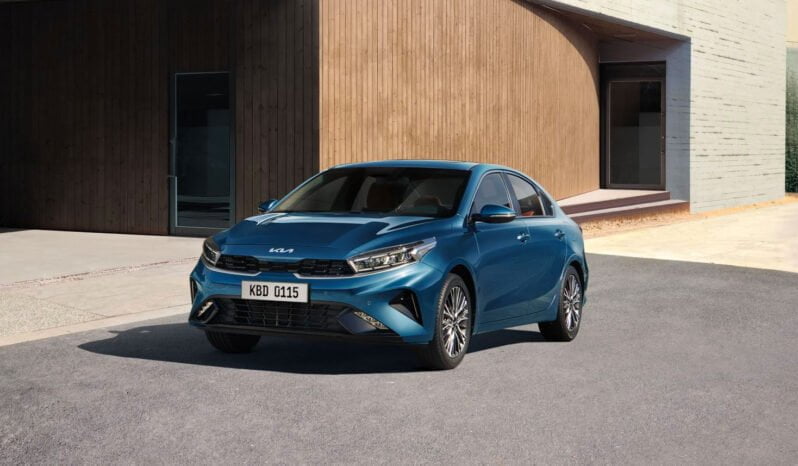 Kia Cerato: Limited AT lleno