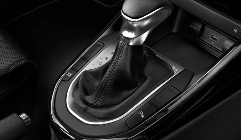 Kia Cerato: Limited AT lleno
