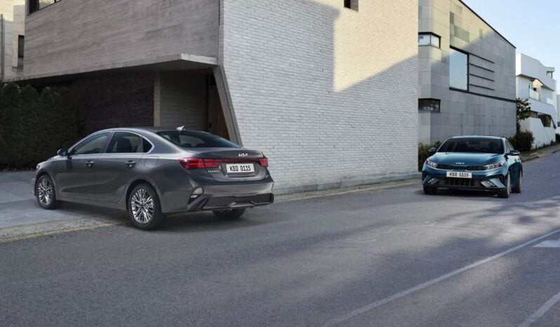 Kia Cerato: Limited AT lleno