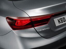 Kia Cerato: Limited AT lleno