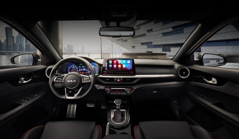 Kia Cerato: Limited AT lleno
