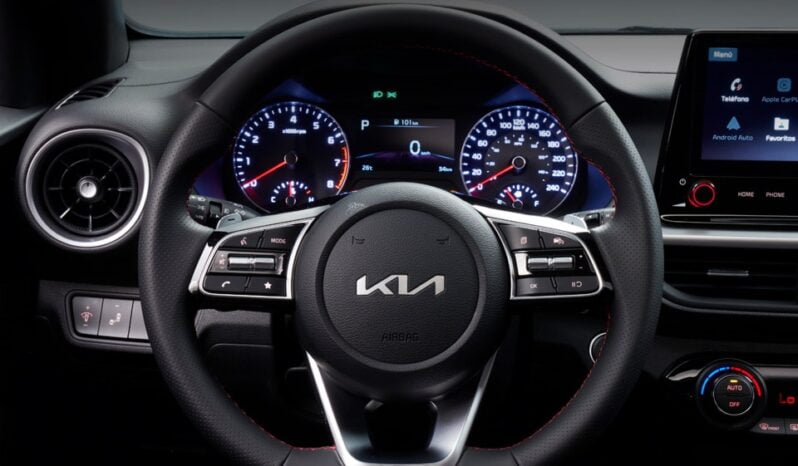 Kia Cerato: Limited AT lleno
