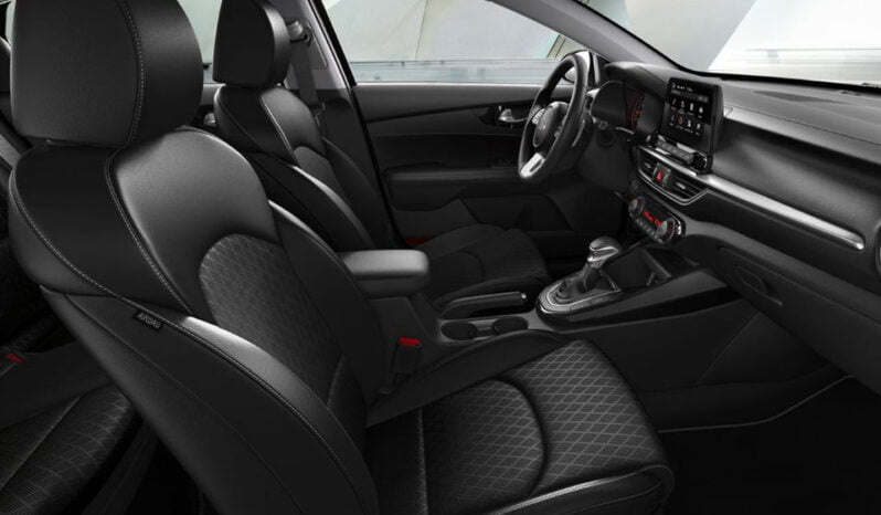 Kia Cerato: Limited AT lleno