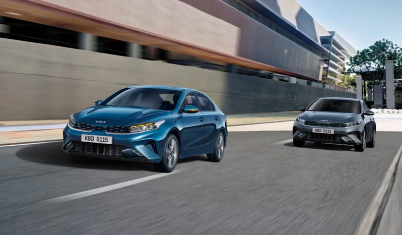 Kia Cerato: Limited AT lleno