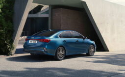 Kia Cerato: Limited AT lleno