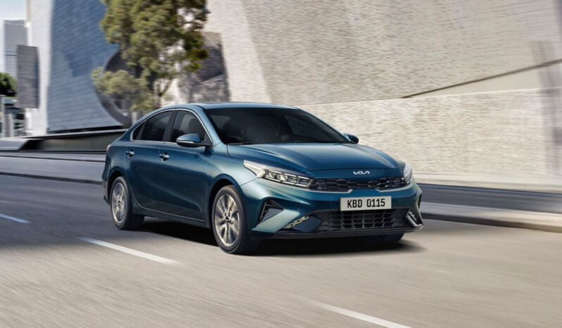 Kia Cerato: Limited AT lleno