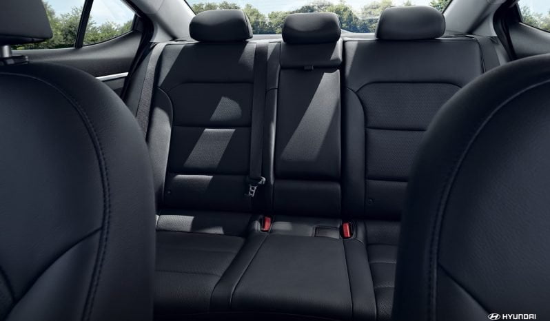 Hyundai Elantra lleno