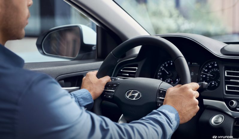 Hyundai Elantra lleno