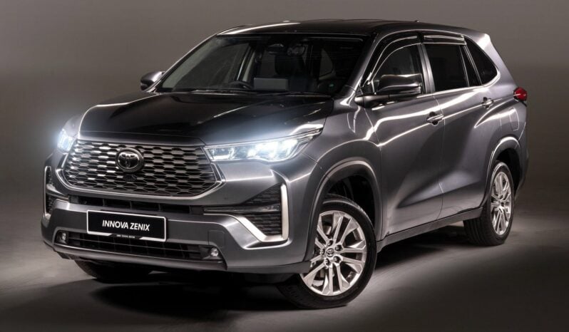 Toyota Innova lleno