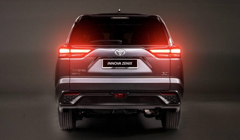 Toyota Innova lleno