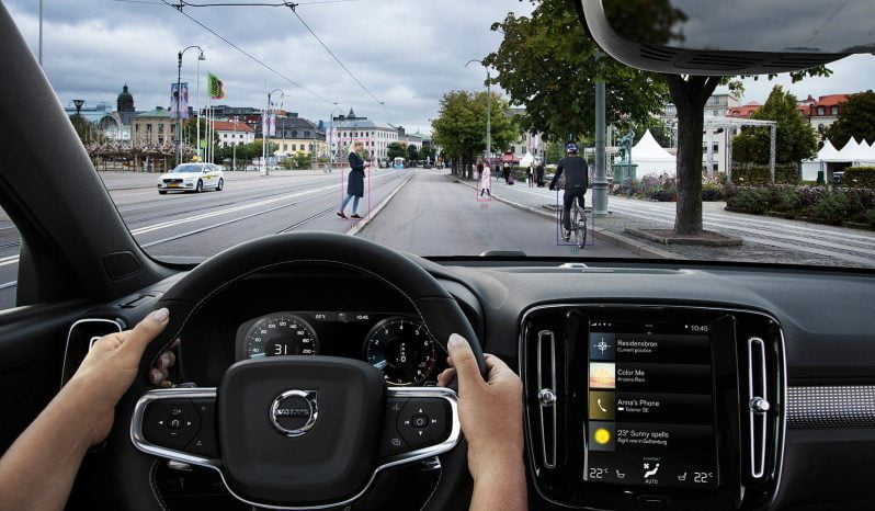 VOLVO XC40 T5 R-Design lleno
