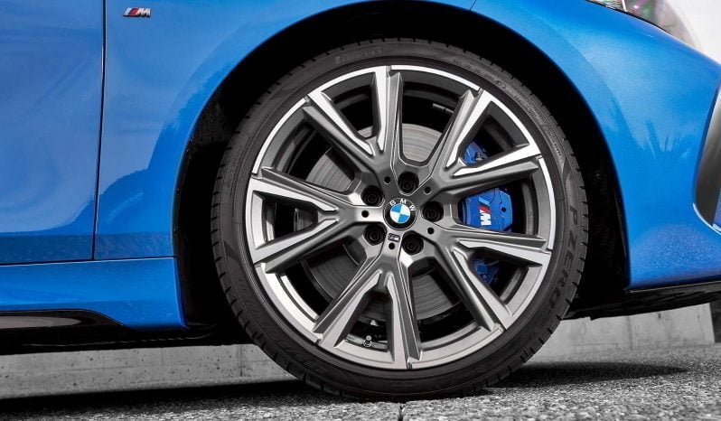 BMW M135i xDrive lleno