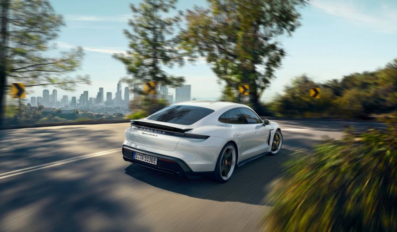 Porsche Taycan Turbo S lleno