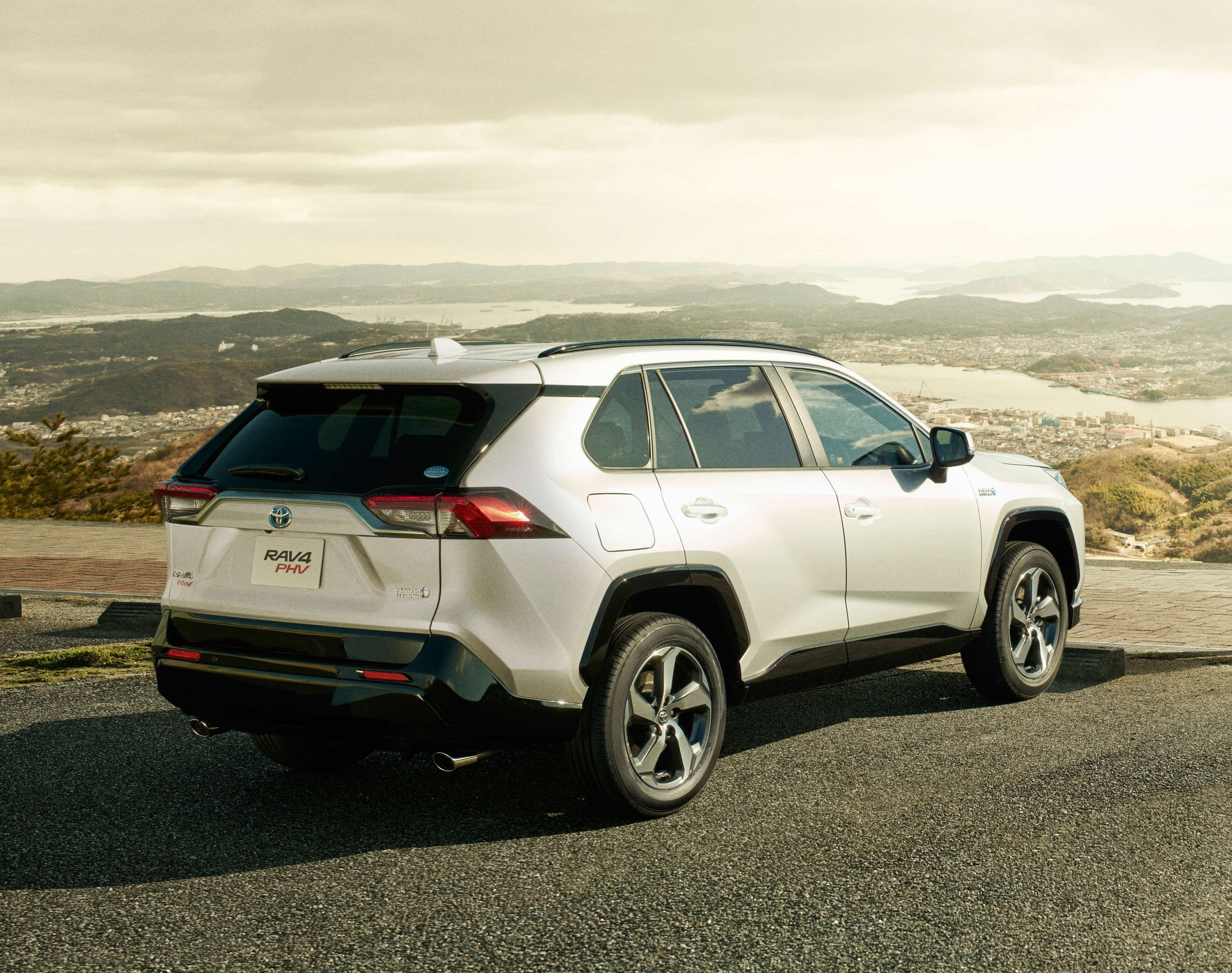 El Toyota RAV4 PHEV 2021 hace su debut oficial en Japón - Deagencia