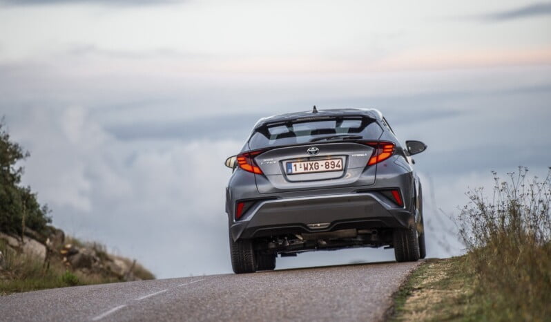 Toyota C-HR Hybrid lleno