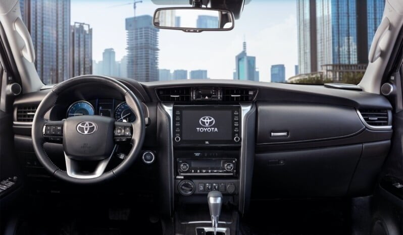 Toyota Fortuner: Intermedia lleno
