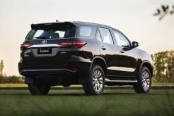 Toyota Fortuner: Intermedia lleno