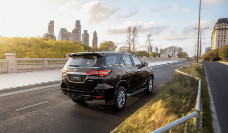 Toyota Fortuner: Intermedia lleno