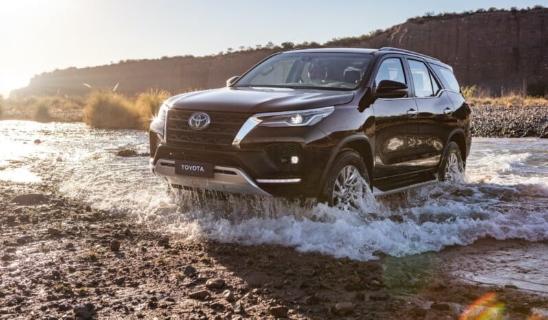 Toyota Fortuner: Intermedia lleno