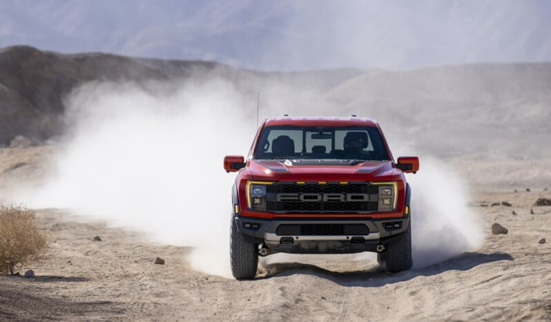 Ford F-150 Raptor lleno