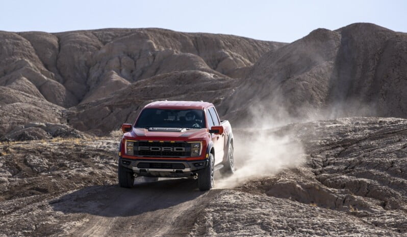 Ford F-150 Raptor lleno