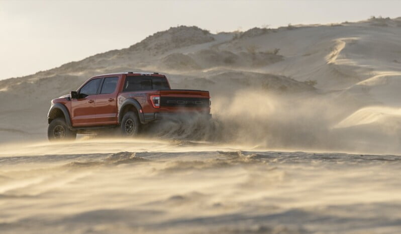 Ford F-150 Raptor lleno