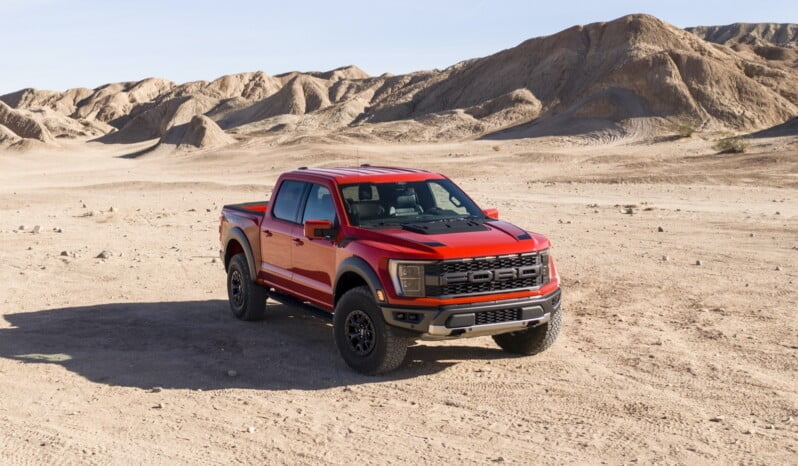 Ford F-150 Raptor lleno