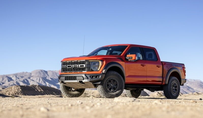 Ford F-150 Raptor lleno