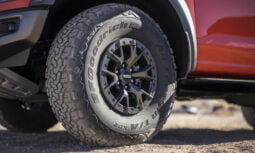 Ford F-150 Raptor lleno