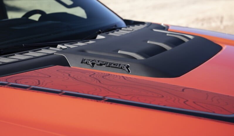 Ford F-150 Raptor lleno