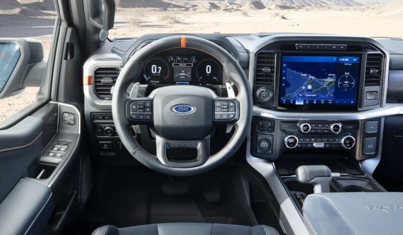 Ford F-150 Raptor lleno