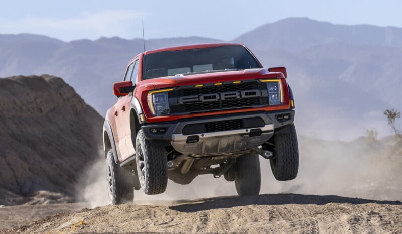 Ford F-150 Raptor lleno