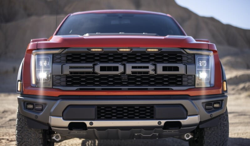 Ford F-150 Raptor lleno