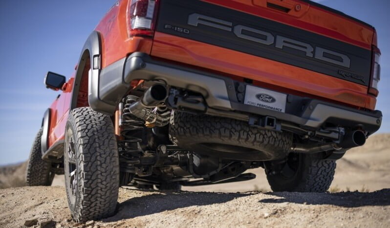 Ford F-150 Raptor lleno