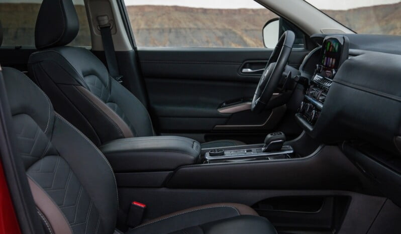 Nissan Pathfinder: Advance lleno