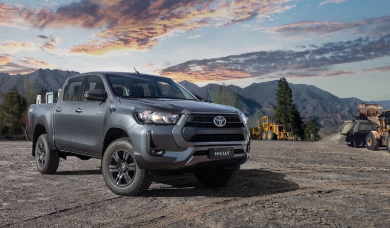 Toyota Hilux: Base AT lleno