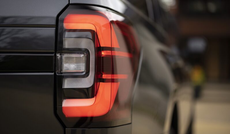 Ford Expedition Stealth lleno
