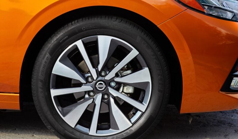 Nissan Sentra: Advance lleno