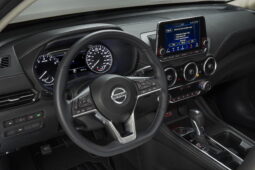 Nissan Sentra: Advance lleno