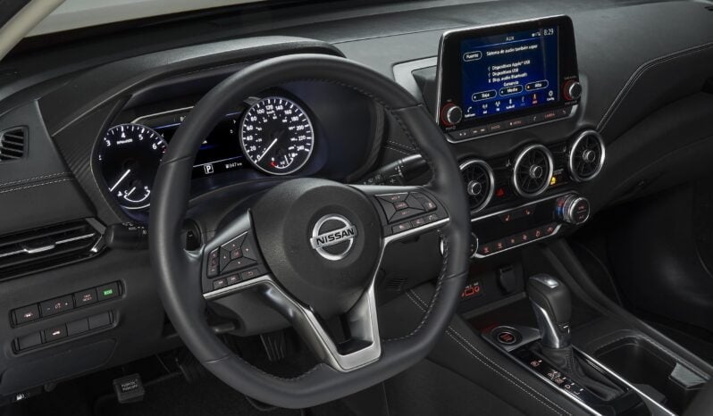 Nissan Sentra: Advance lleno
