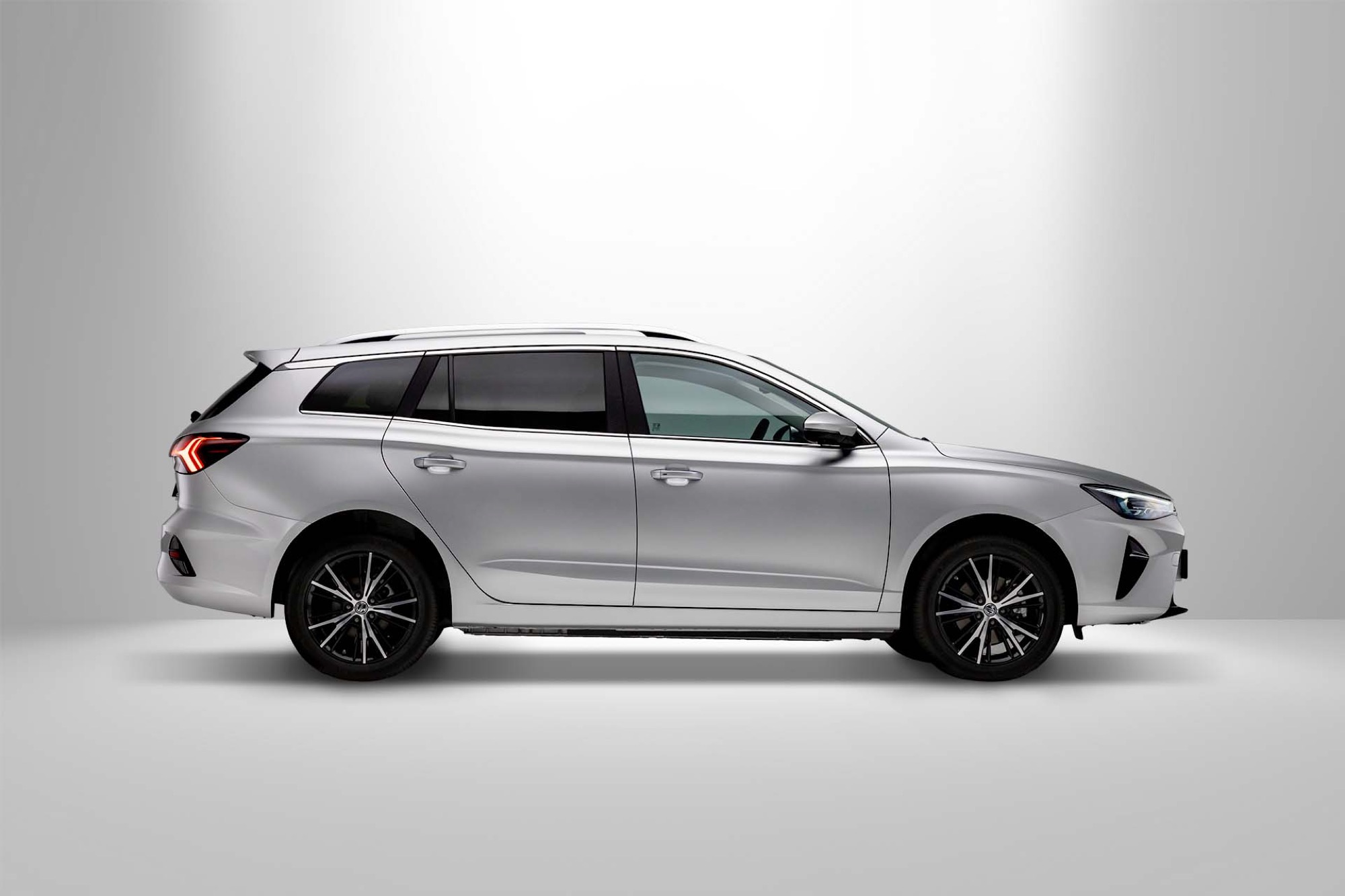 El MG 5 Electric es un interesante station wagon con 400 km de ...