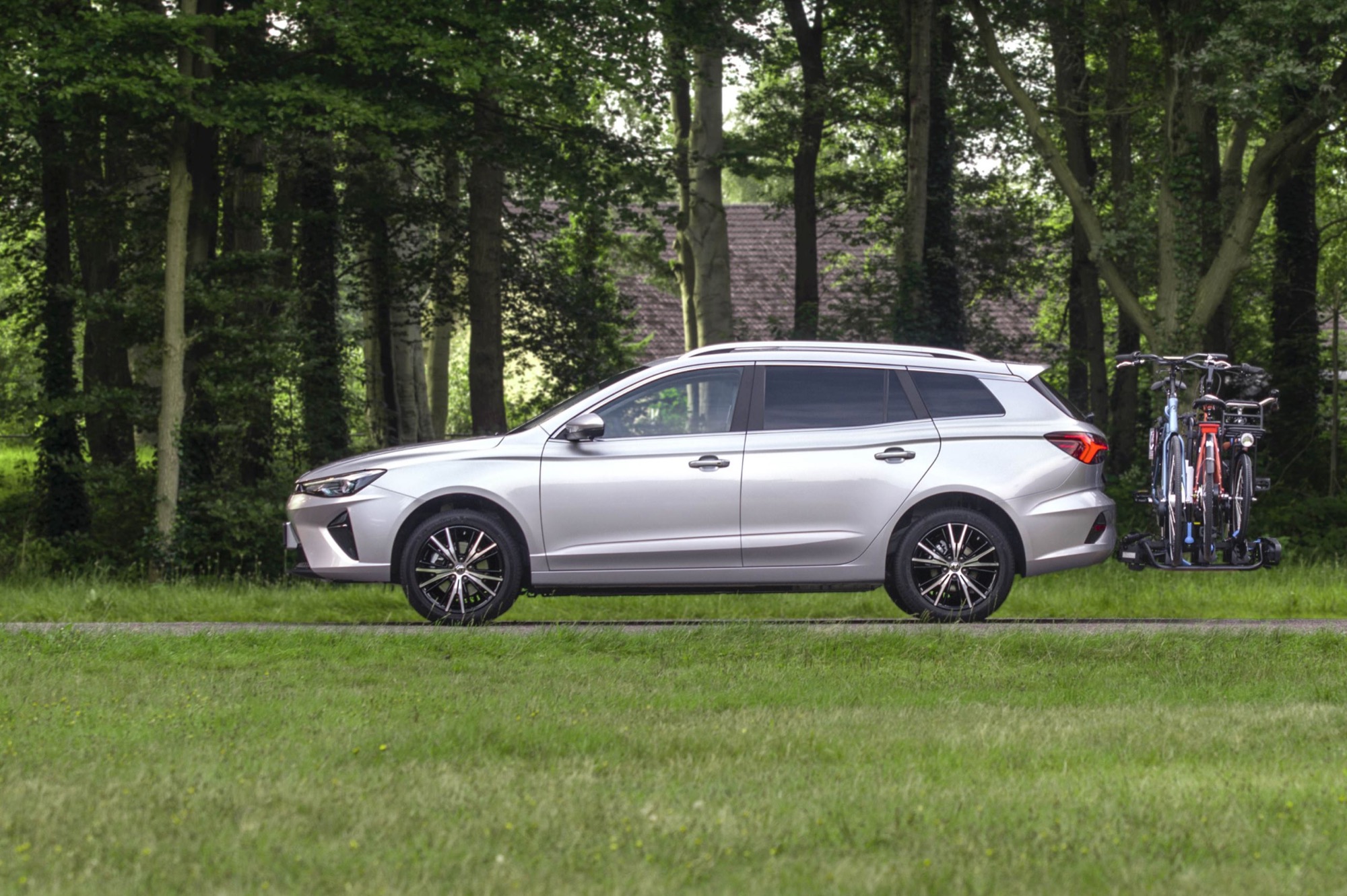 El MG 5 Electric es un interesante station wagon con 400 km de ...