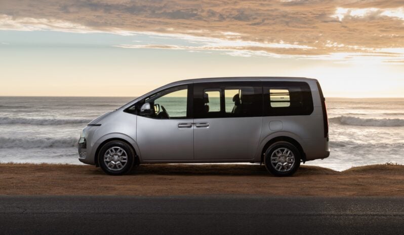 Hyundai Staria 11 Pasajeros lleno