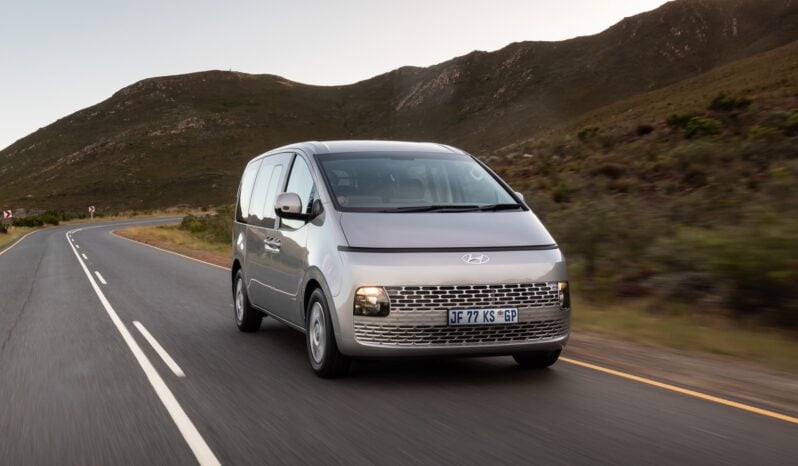 Hyundai Staria 11 Pasajeros lleno