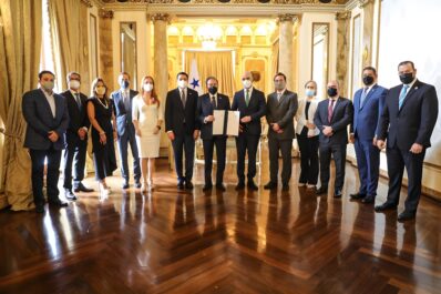 El Presidente @NitoCortizo sancionó la Ley de Movilidad Eléctrica