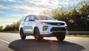 Toyota Fortuner (SW4) GR-Sport: Exterior