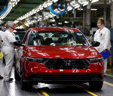 Honda Accord en la línea de ensamblaje