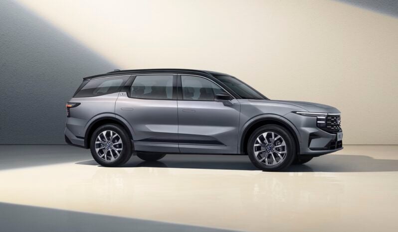 Ford Edge: Titanium lleno