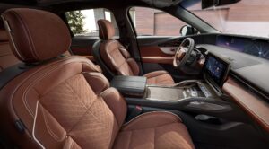 Lincoln Nautilus Black Label Redwood: Interior