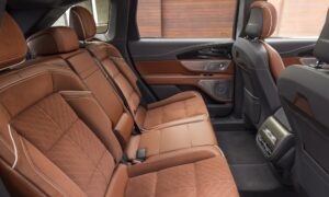 Lincoln Nautilus Black Label Redwood: Interior